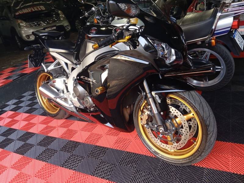 HONDA - CBR 1000RR - 2011/2011 - Preta - R$ 46.900,00