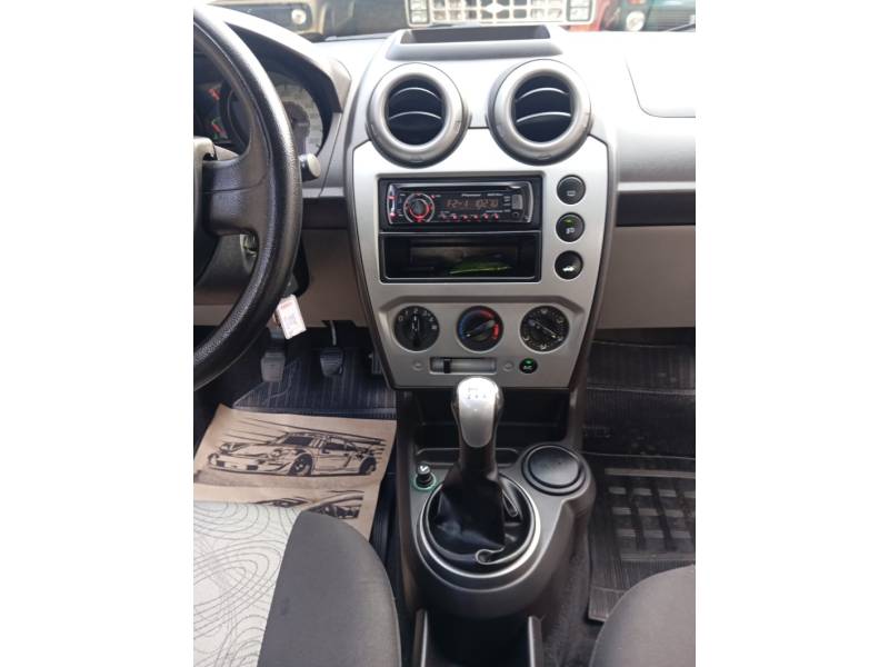FORD - FIESTA - 2010/2010 - Prata - R$ 31.900,00