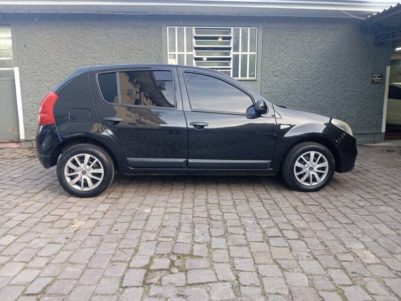 RENAULT - SANDERO - 2012/2012 - Preta - R$ 34.900,00