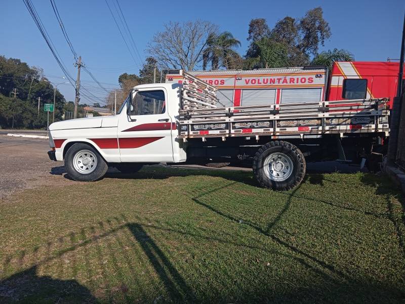 FORD - F-100 - 1974/1974 - Branca - R$ 39.900,00