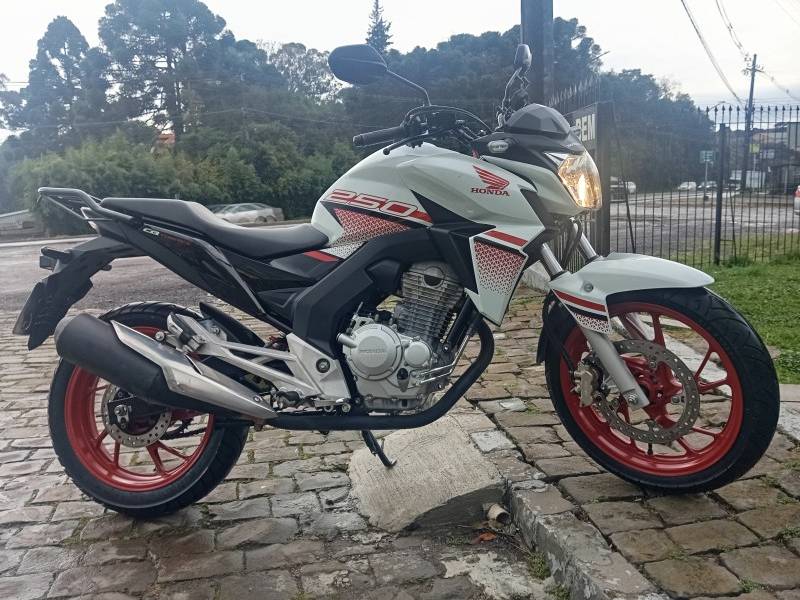 HONDA - CB 250F TWISTER - 2022/2022 - Branca - R$ 23.500,00