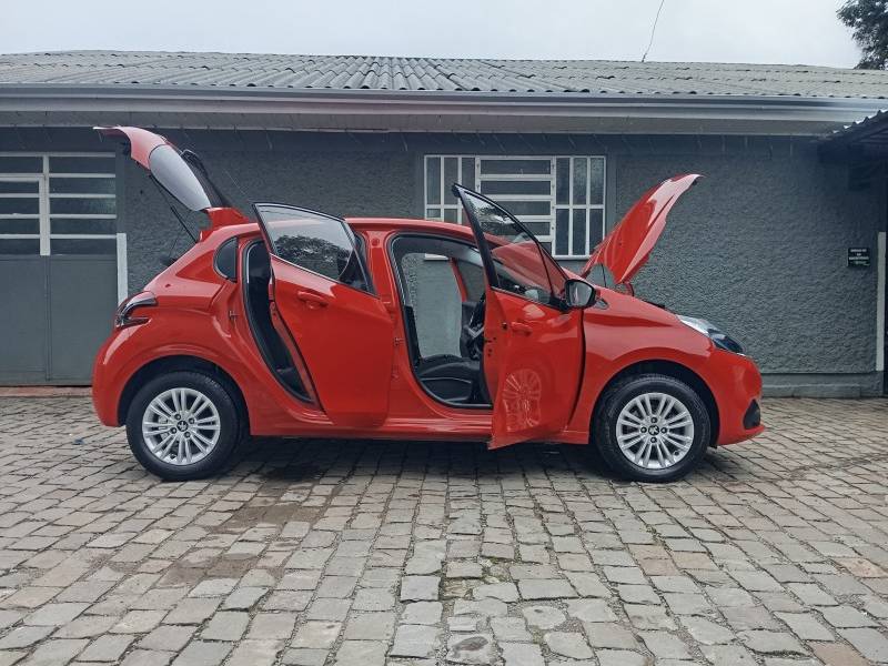 PEUGEOT - 208 - 2018/2018 - Vermelha - R$ 45.900,00