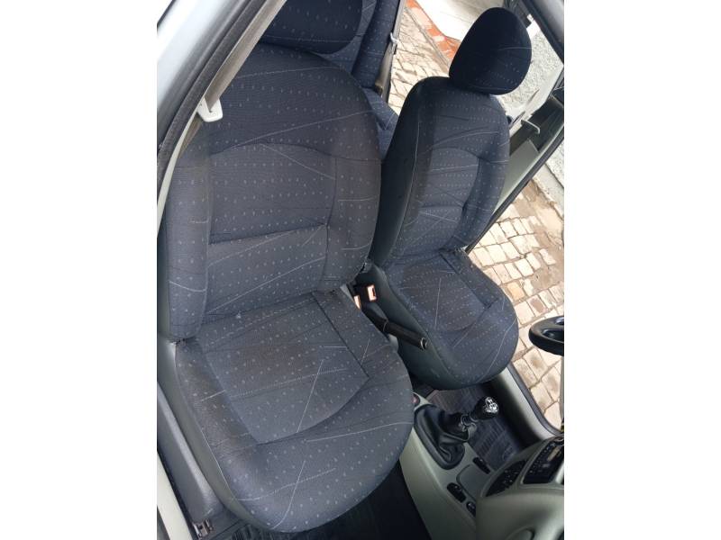RENAULT - CLIO - 2006/2006 - Prata - R$ 19.900,00